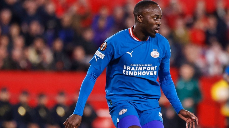 ПСВ потерпел разгром в первом матче