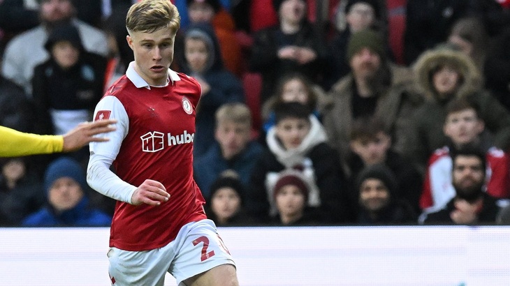 «Бристоль Сити» идет в середине таблицы