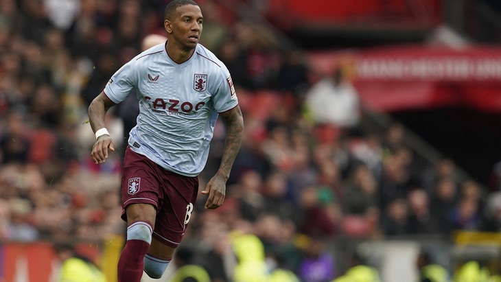 «Астон Вилла» идет на 8-м месте