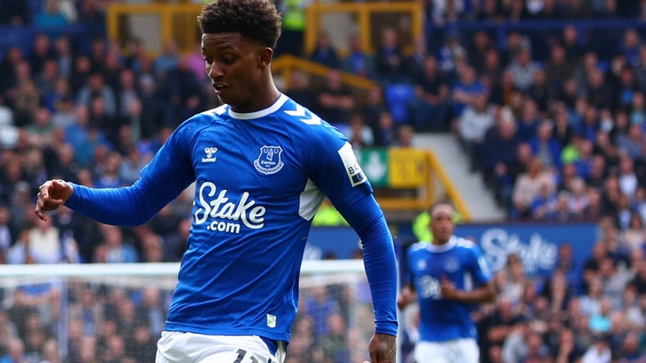 «Эвертон» идет над зоной вылета