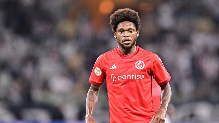 Луис Адриано