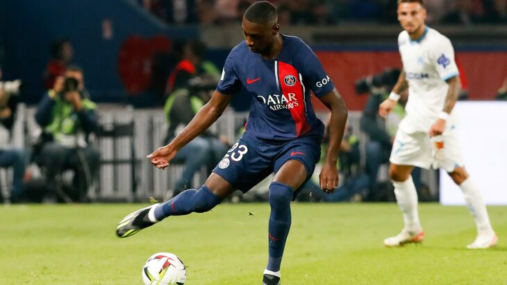 Нападающий «ПСЖ» Рандаль Коло Муани