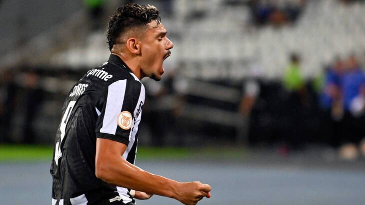 Лидер атак «Ботафого» Тикиньо Соареш