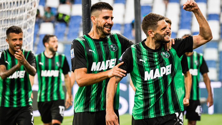 Доменико Берарди празднует забитый мяч