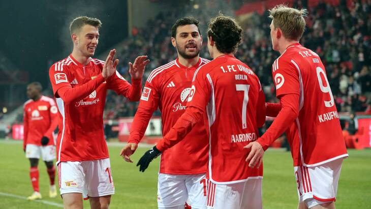 Кевин Фолланд в центре (№10)