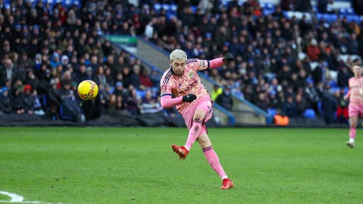 Патрик Бэмфорд ведет «Лидс» к возвращению в АПЛ