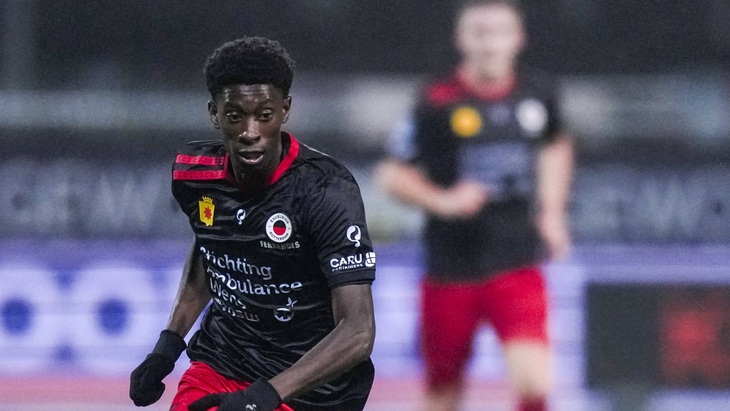 Деренсили Санчес Фернандес — игрок «Эксельсиора»