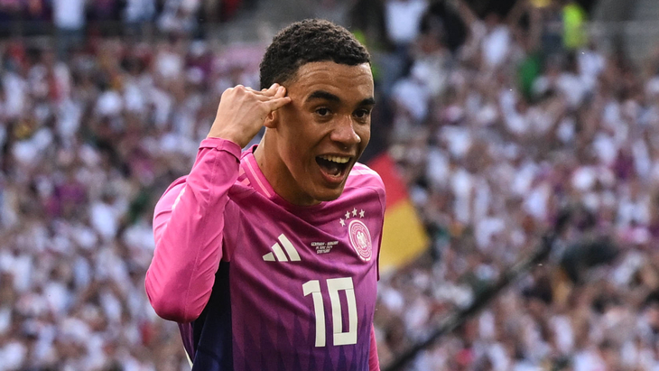 Джамал Мусиала — полузащитник сборной Германии