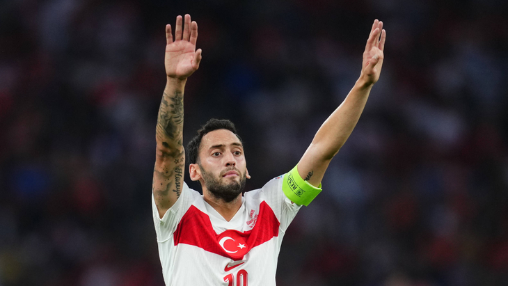 Хакан Чалханоглу — игрок сборной Турции