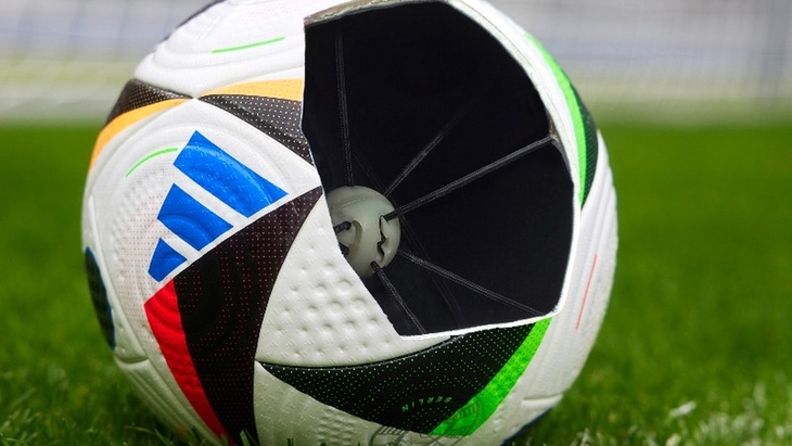 Футбольный мяч