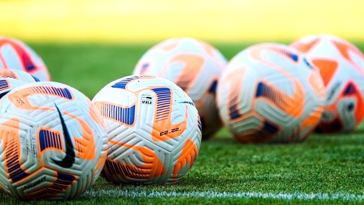 Футбольные мячи