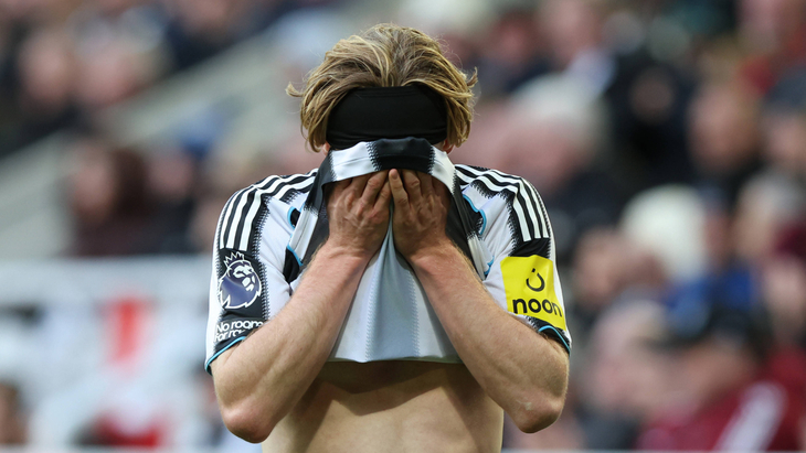 Энтони Гордон — нападающий «Ньюкасла»