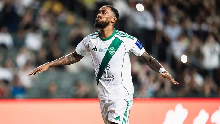 Айван Тоуни