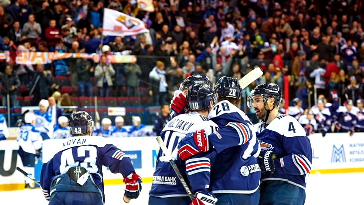 В конце сентября «Магнитка» выиграла у «Сибири» в Новосибирске со счетом 3:0