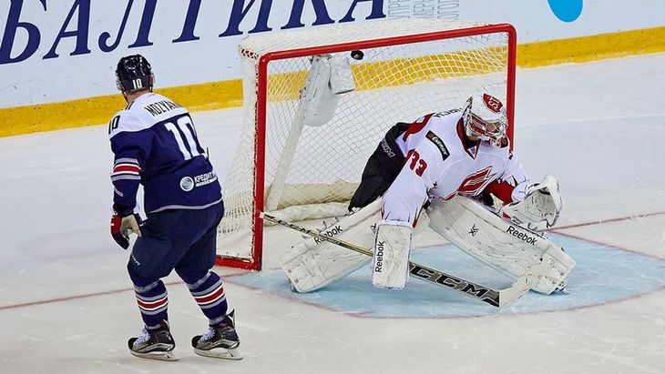 Мозякин забрасывает «Авангарду»