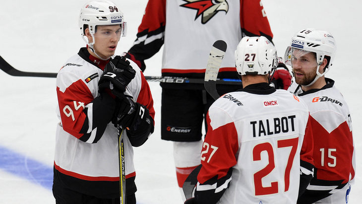 Кирилл Семенов (слева)