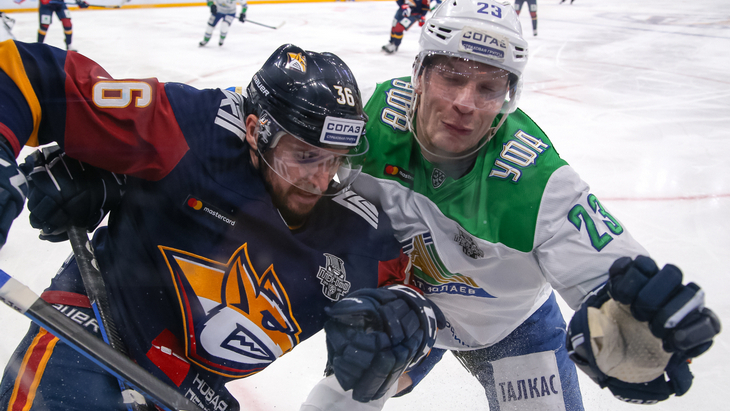 Яков Рылов «Металлург» и Йонас Кемппайнен «Салават Юлаев»