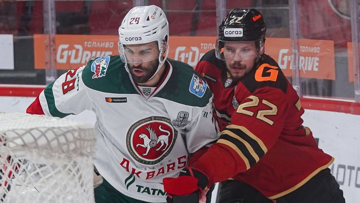 Патрис Кормье и Вилле Покка в матче 13 апреля