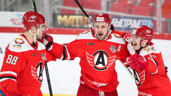 «Автомобилист» в матче с «Витязем»