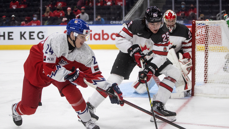 Йосеф Колачек в игре с Канадой