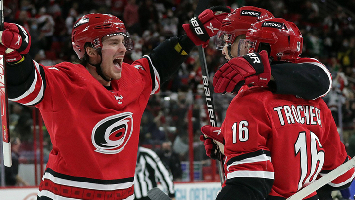 «Каролина» в игре с «Ванкувером»