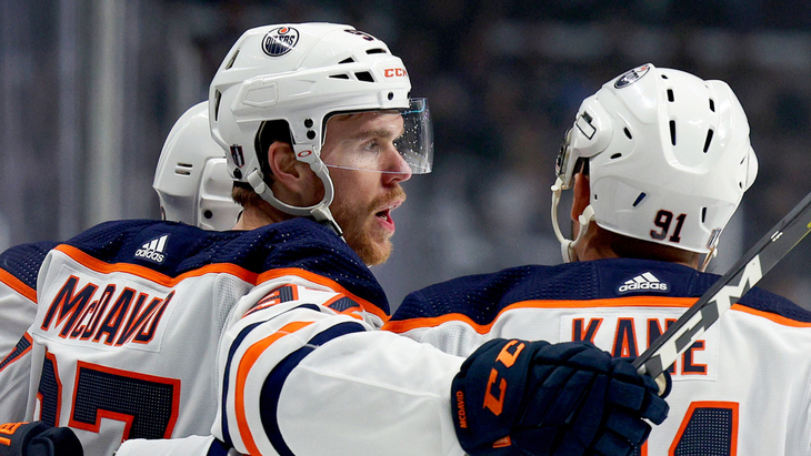 Коннор Макдэвид с одноклубниками