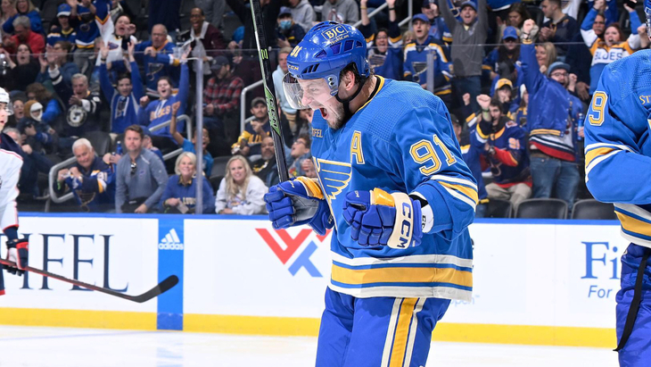 Владимир Тарасенко празднует гол в ворота «Блю Джекетс»