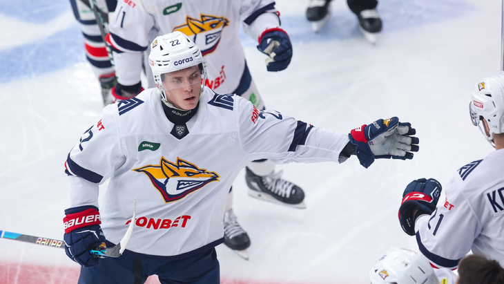 Данила Юров празднует гол в ворота «Нефтехимика»