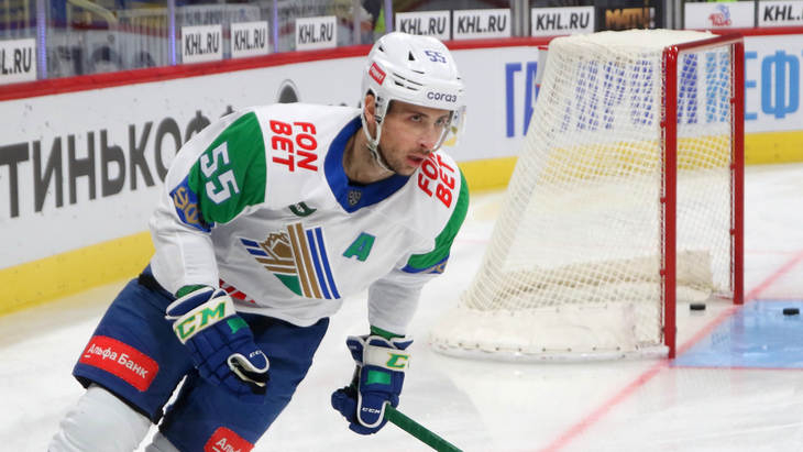 Александр Хмелевски — нападающий «Салавата Юлаева»