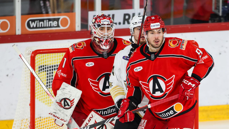 «Автомобилист» в матче с «Адмиралом»