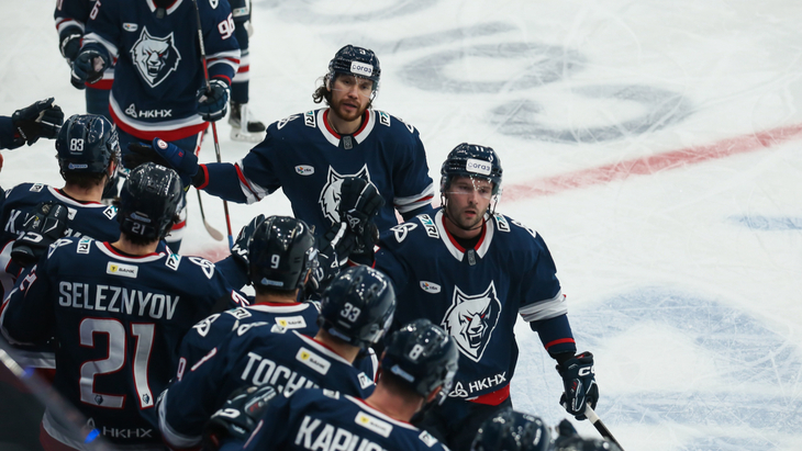 «Нефтехимик» в матче с «Трактором»