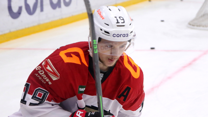 Владимир Ткачев — нападающий «Авангарда»