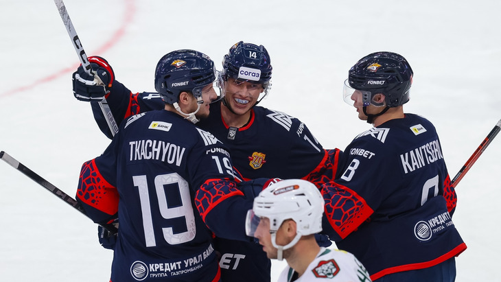 «Металлург» дома уступил «Ак Барсу»