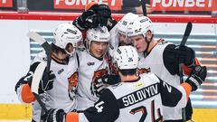 «Амур» в игре с «Трактором» 