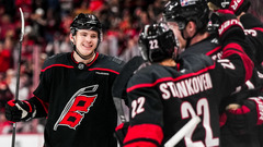 «Каролина» разгромила «Детройт»