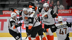 «Амур» победил на льду «Авангарда»