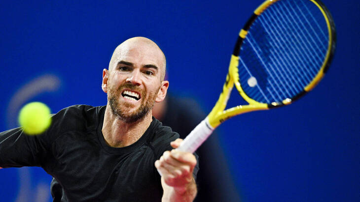 Адриан Маннарино