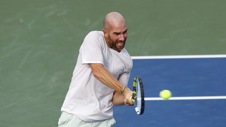 Адриан Маннарино