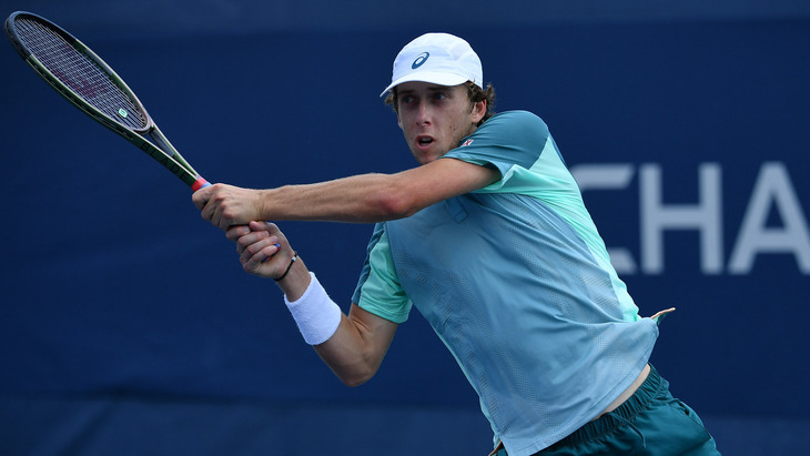 Брендон Холт