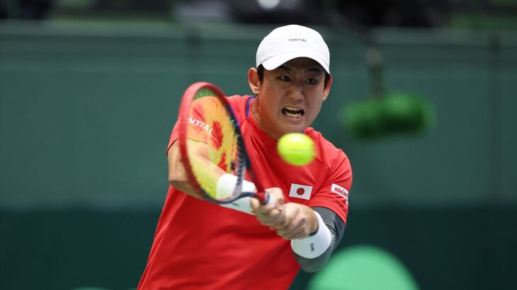 Есихито Нисиока