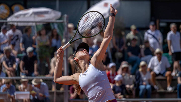 Мона Бартель