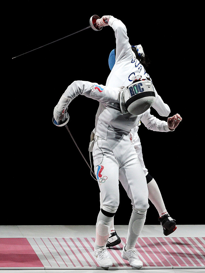 Айзанат Муртазаева на переднем плане