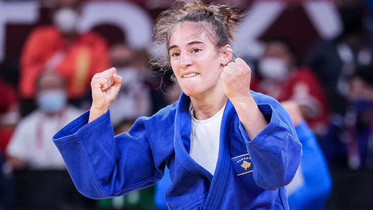 Нора Гякова