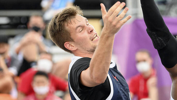 Александр Зуев