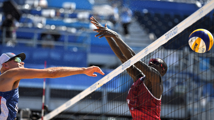 Российские «пляжники» вышли в четвертьфинал ОИ