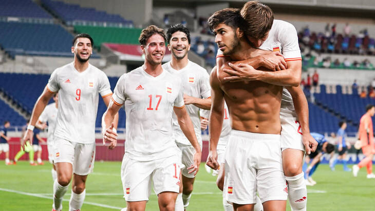 Марко Асенсио празднует гол