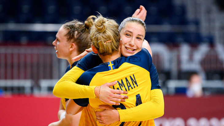 Сборная Швеции продолжит борьбу за медали