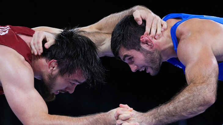 Артур Найфонов (справа)