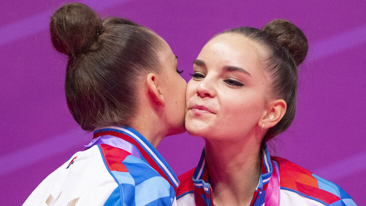 Дина и Арина Аверины